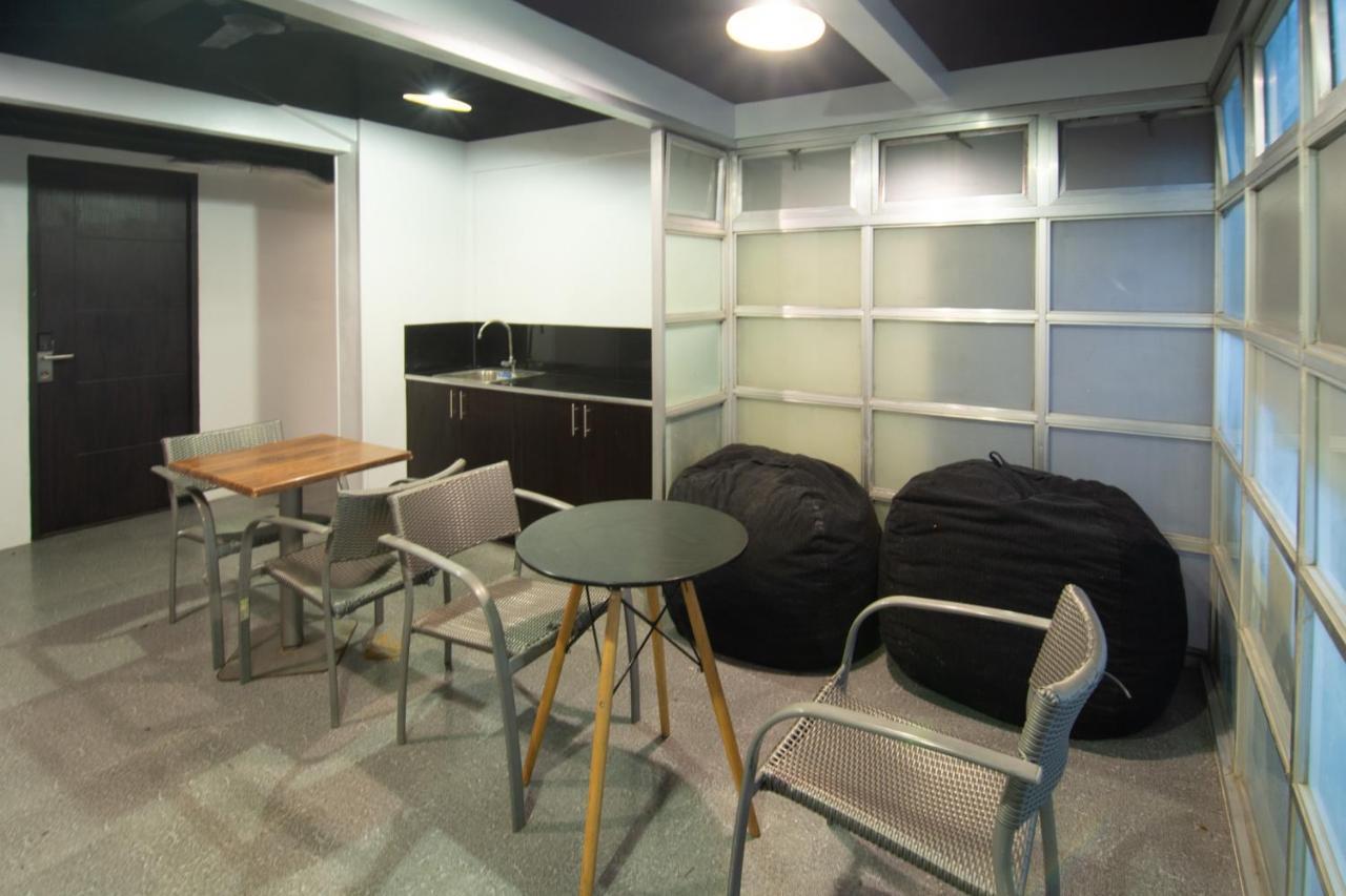 Ark Hostel City Center Manila Пасай Экстерьер фото