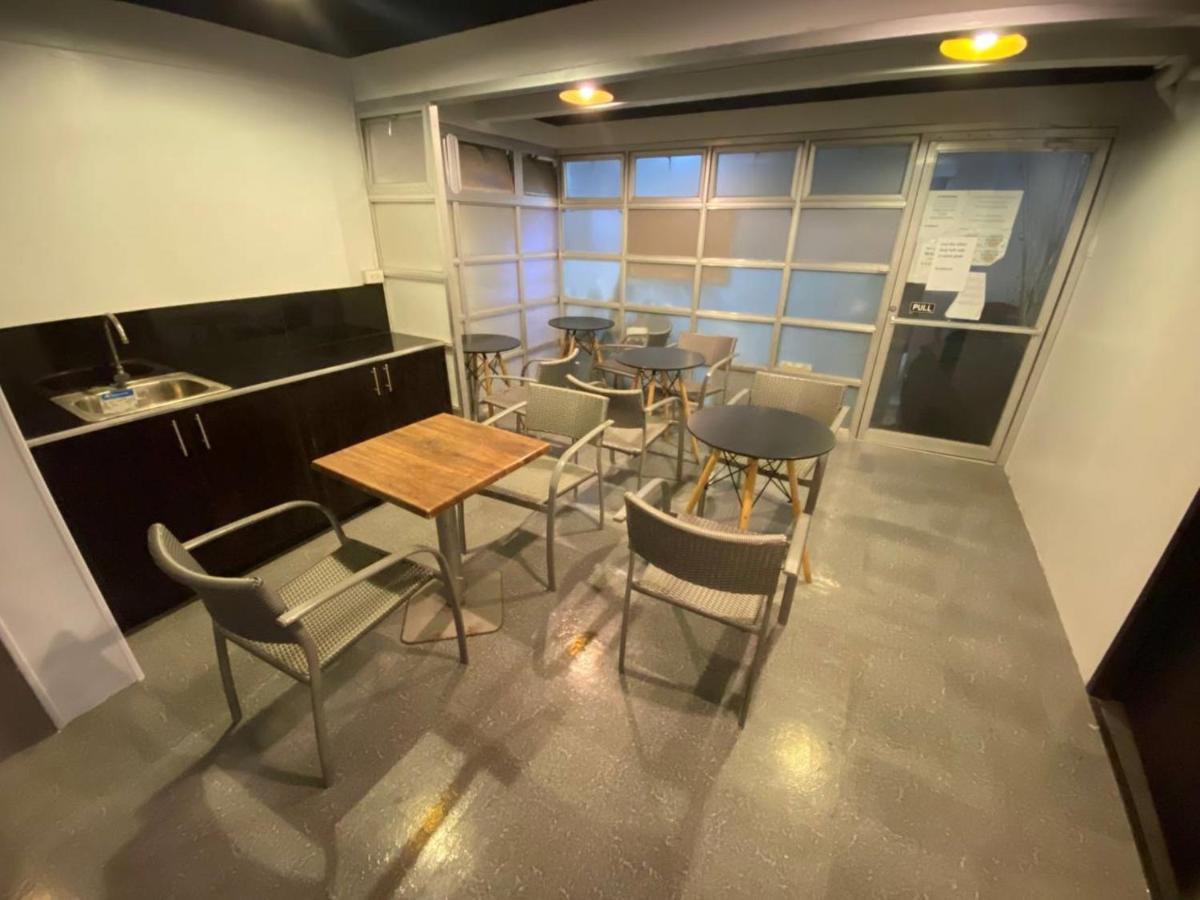 Ark Hostel City Center Manila Пасай Экстерьер фото